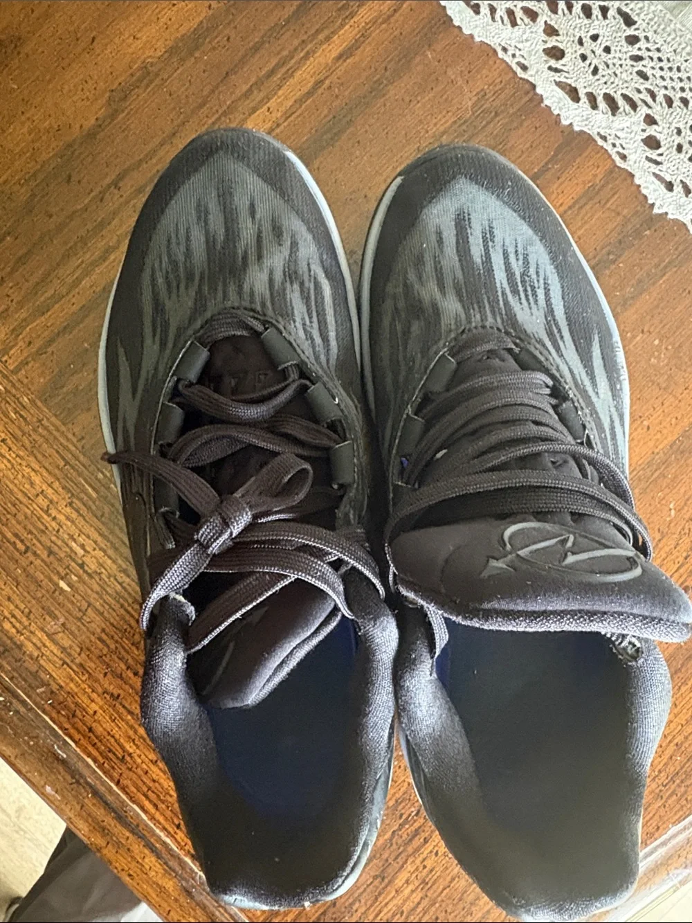 Nike Men's Black Low-Profile Athletic Sneakers